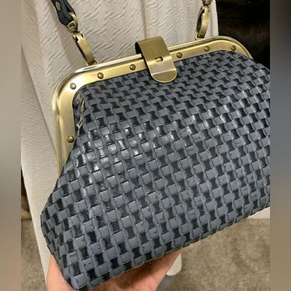 Chic Design Handmade Genuine Woven Leather Push Lock Clutch/Wristlet/Crossbody - Picture 15 of 16